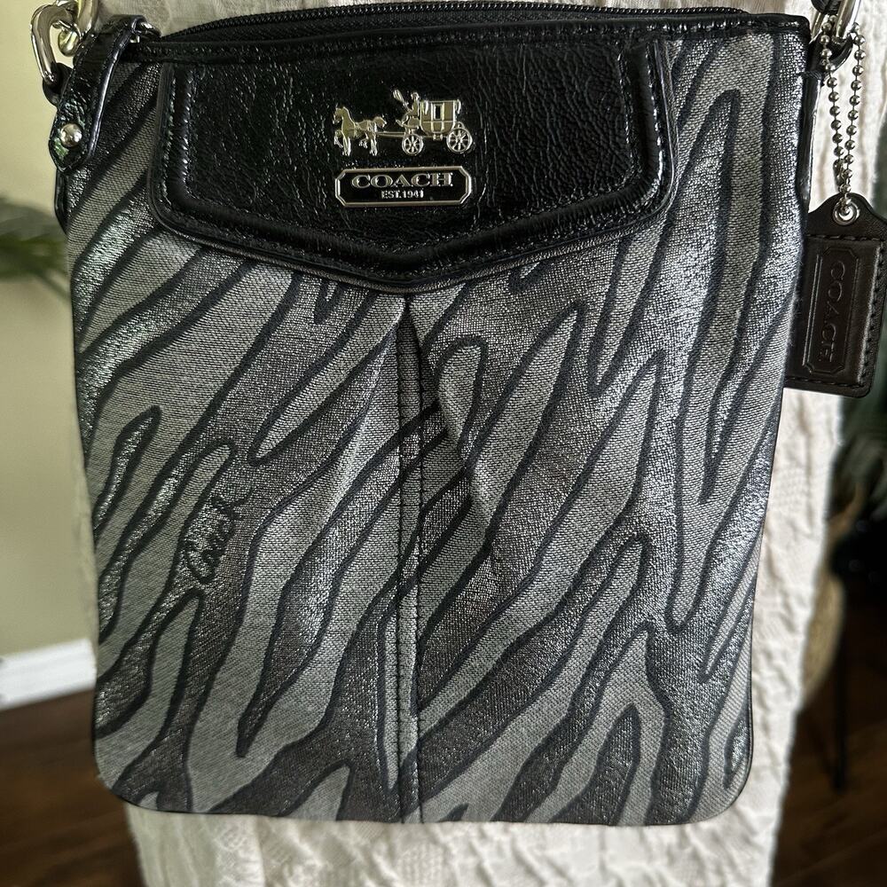 Coach crossbody bag Canvas zebra Black Silver Gray patent trim leather - Picture 7 of 13